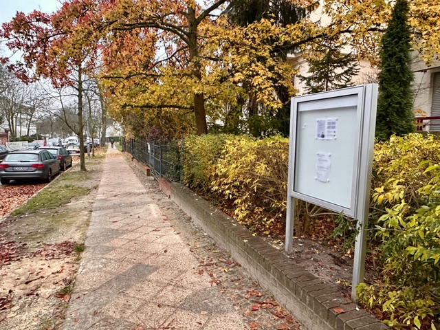 Schaukasten von Lichterfelde-Makler.de in der Moltkestraße